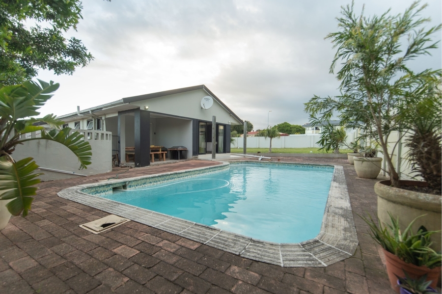 5 Bedroom Property for Sale in Lovemore Heights Estate Eastern Cape